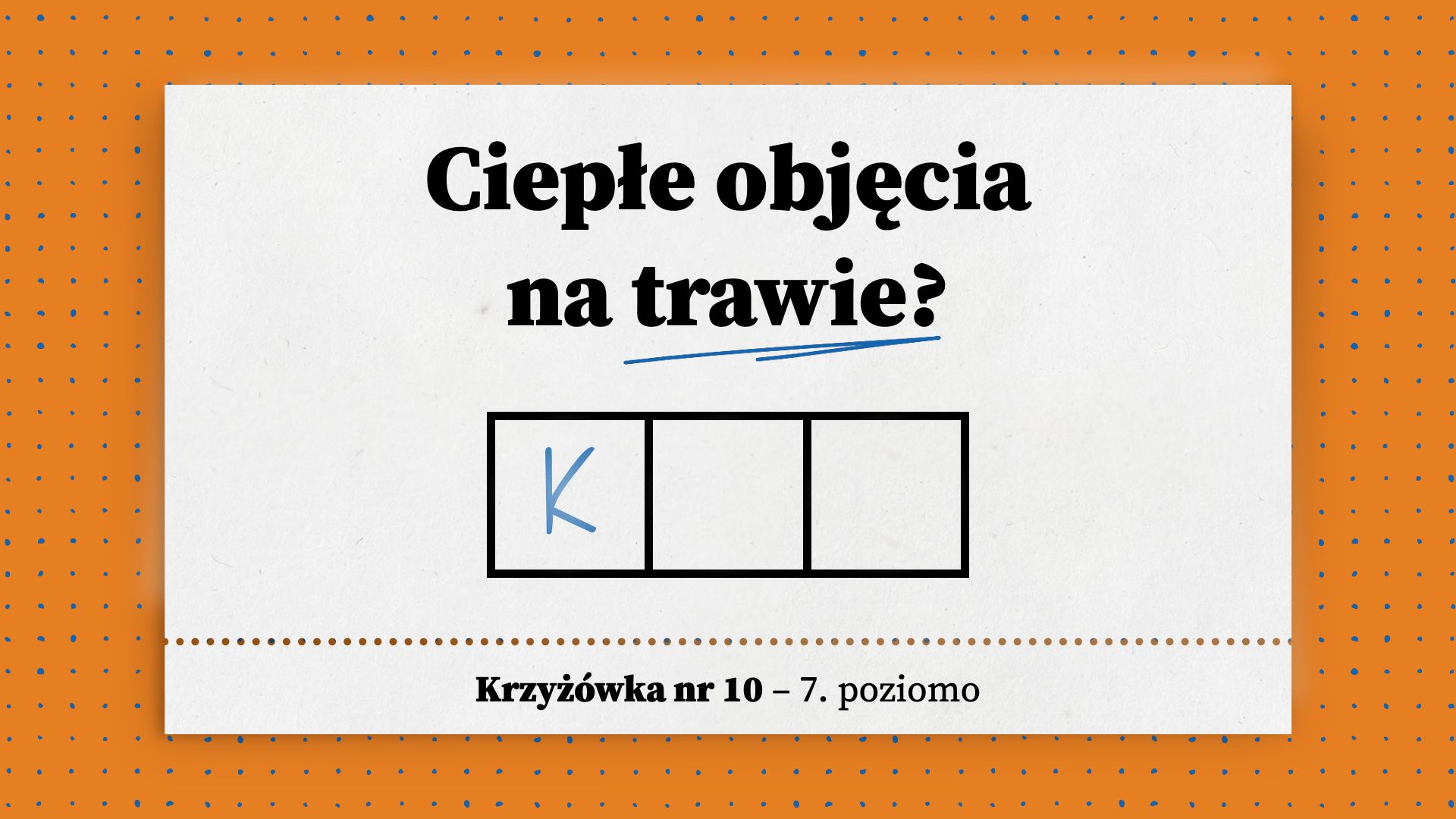 Ciepłe objęcia na trawie